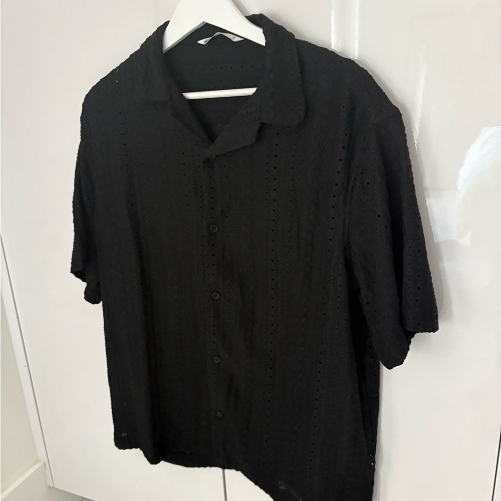 Men's Black Short-Sleeve Eyelet Button-Down Shirt